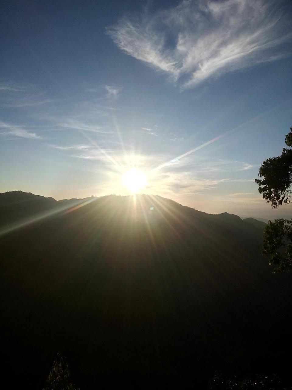 Hidden Slope Cottage เอลลา ภายนอก รูปภาพ